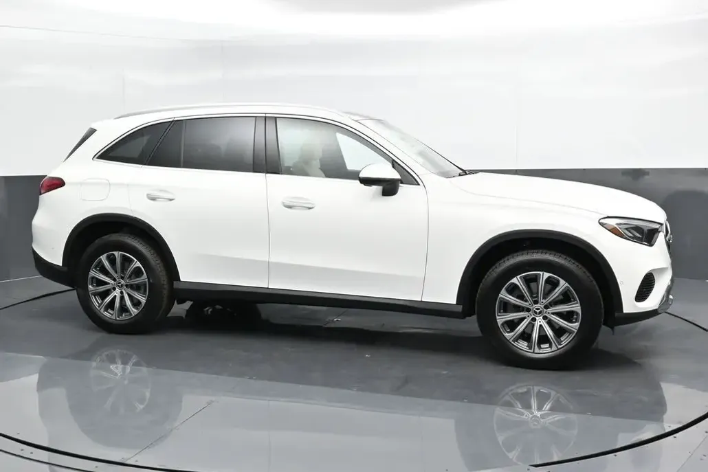 2025 Mercedes Benz GLC 300 4MATIC photo 1
