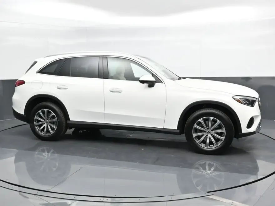 2025 Mercedes Benz GLC 300 4MATIC photo 1