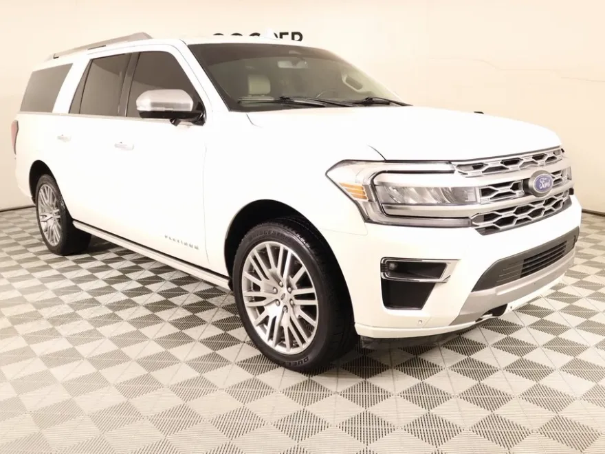 2023 Ford Expedition MAX Platinum photo 1