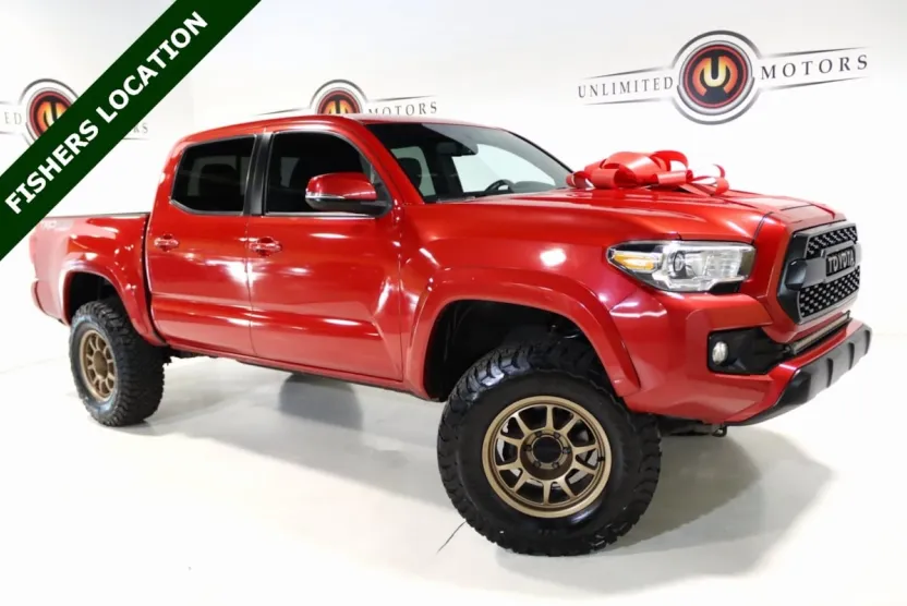 2016 Toyota Tacoma TRD Sport photo 1