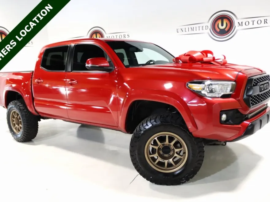 2016 Toyota Tacoma TRD Sport photo 1