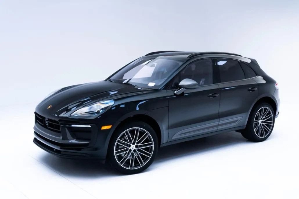 2025 Porsche Macan T photo 1