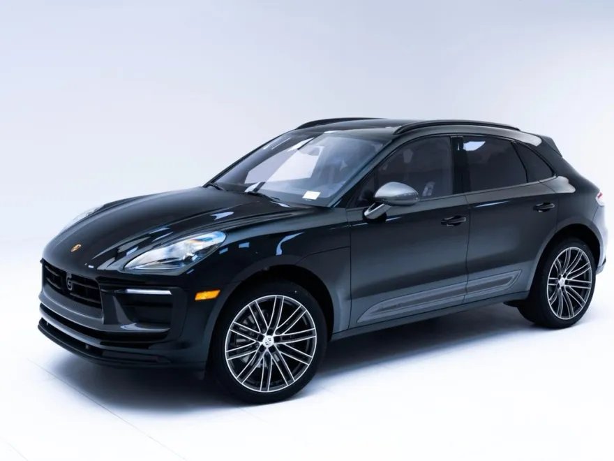 2025 Porsche Macan T photo 1
