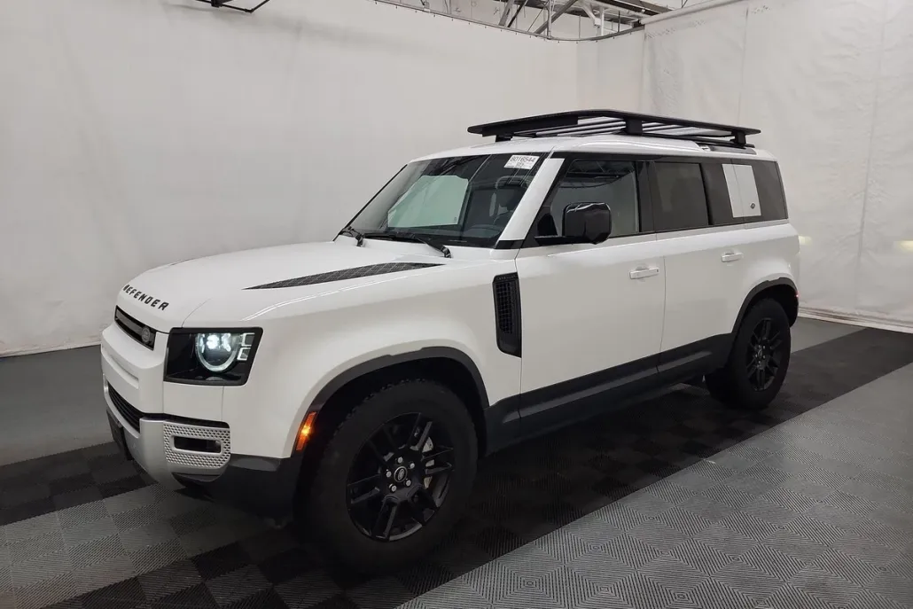 2023 Land Rover Defender SE photo 1