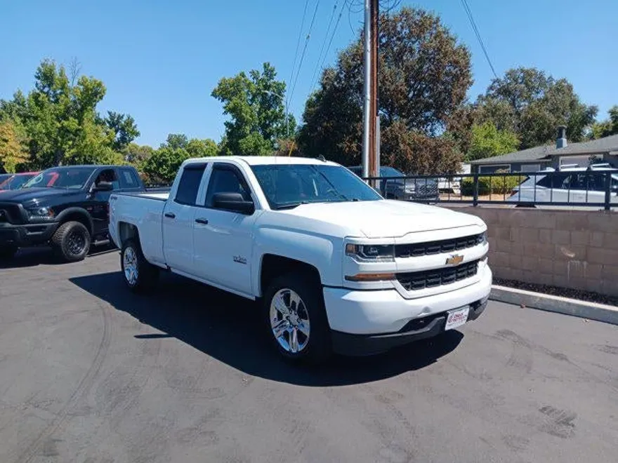 2019 Chevrolet Silverado 1500 Custom photo 1
