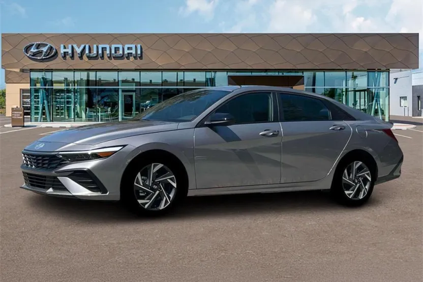 2025 Hyundai Elantra SEL Sport photo 1