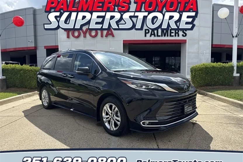 2023 Toyota Sienna Platinum photo 1