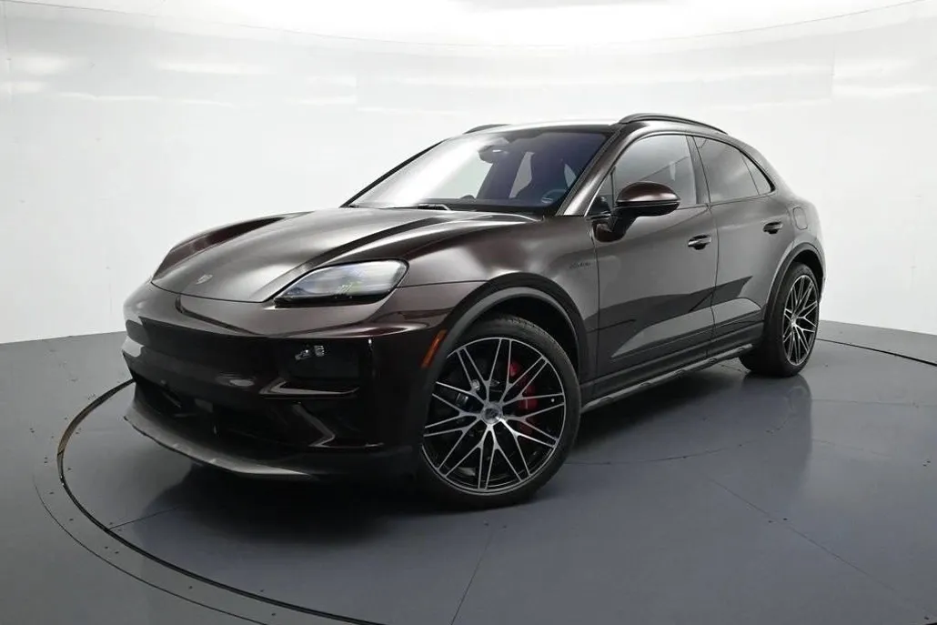 2025 Porsche Macan Electric Turbo photo 1