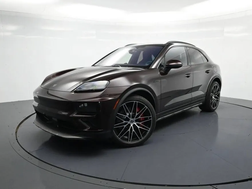 2025 Porsche Macan Electric Turbo photo 1