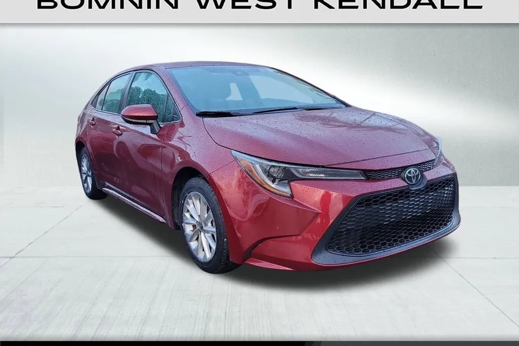 2022 Toyota Corolla LE photo 1