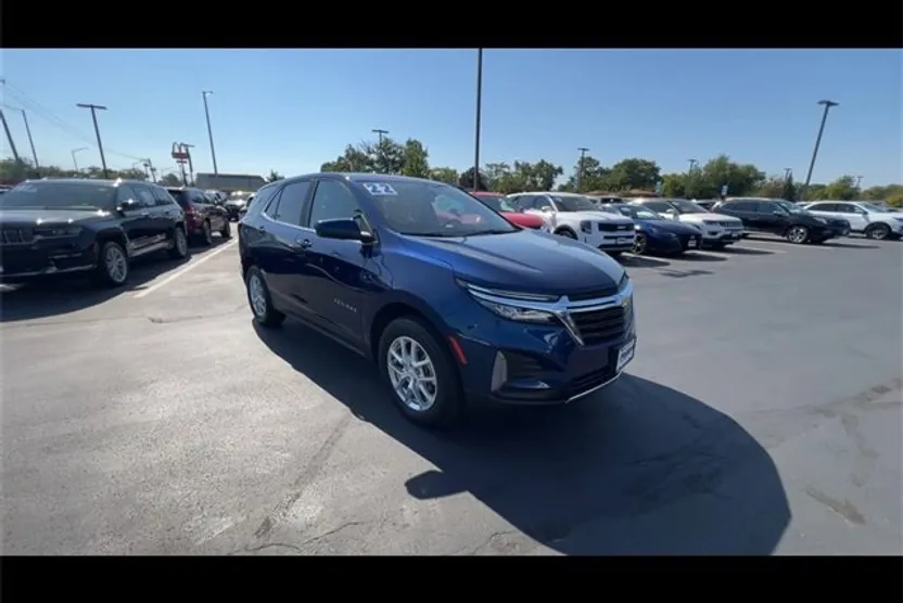 2022 Chevrolet Equinox LT photo 1