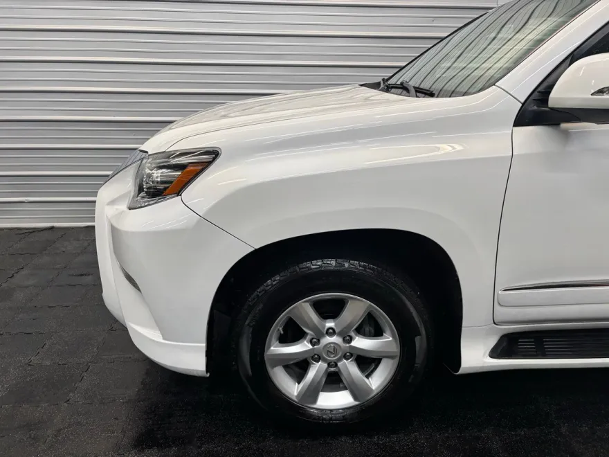 2018 Chevrolet Tahoe Premier photo 1