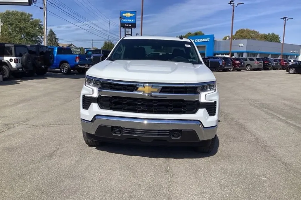 2026 Chevrolet Silverado 1500 LT photo 1