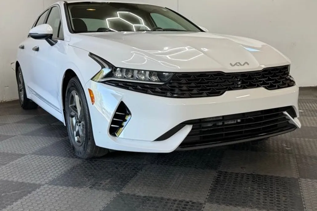 2023 Kia K5 LXS photo 1