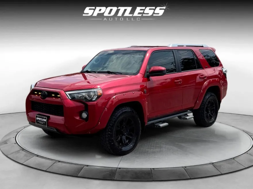 2017 Toyota 4Runner SR5 4WD photo 1