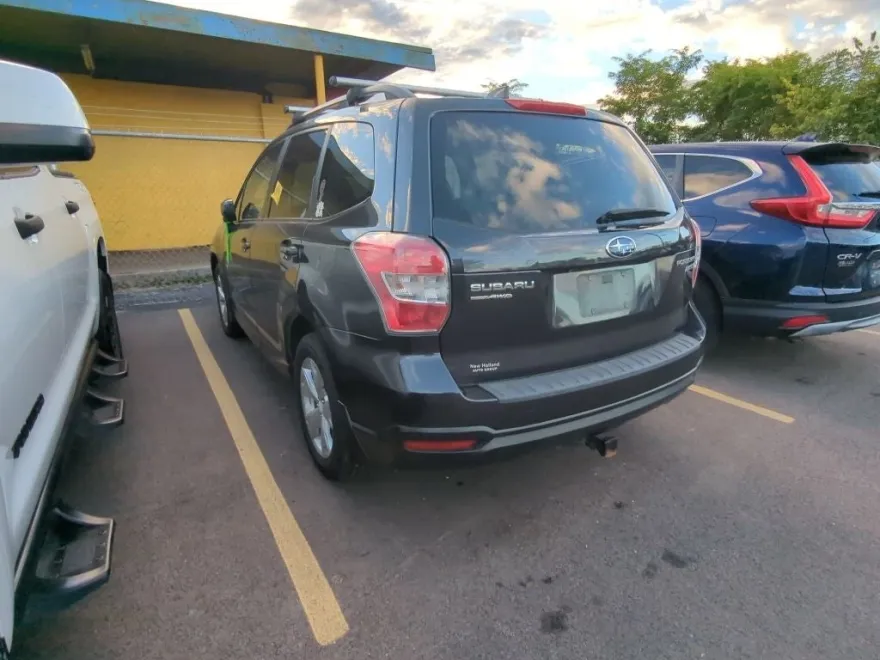 2016 Subaru Forester 2.5i Premium photo 1