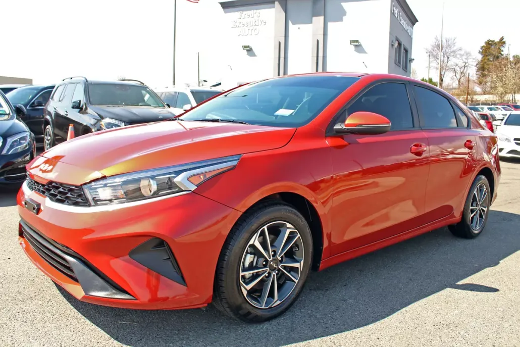 2024 Kia Forte LXS photo 1