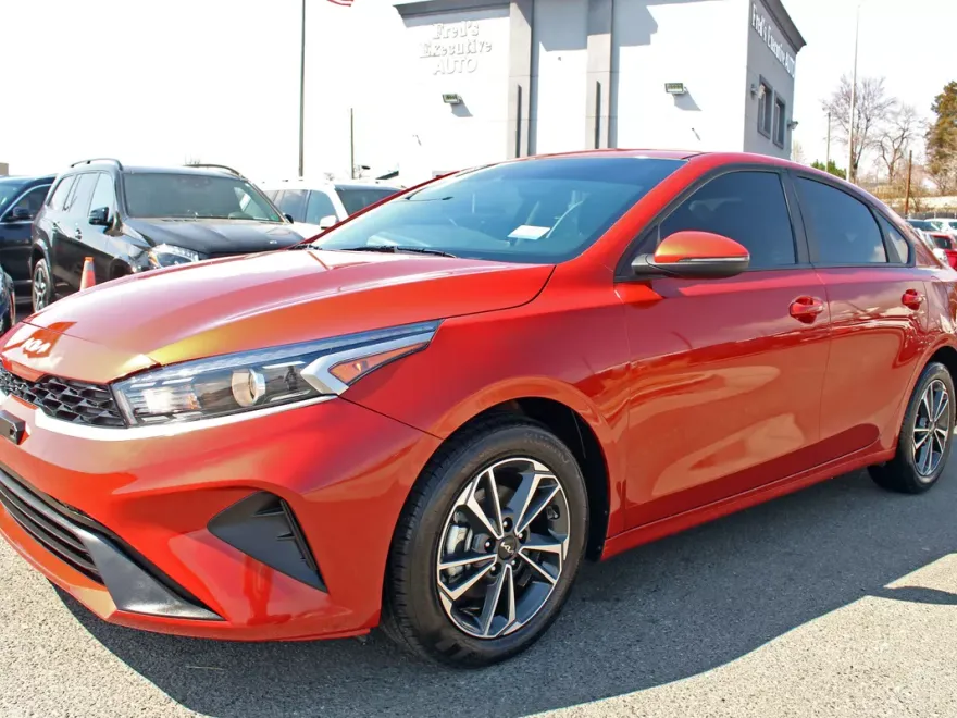 2024 Kia Forte LXS photo 1