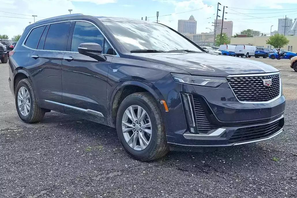 2025 Cadillac XT6 Luxury photo 1