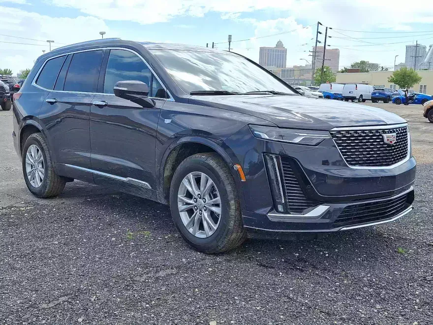2025 Cadillac XT6 Luxury photo 1
