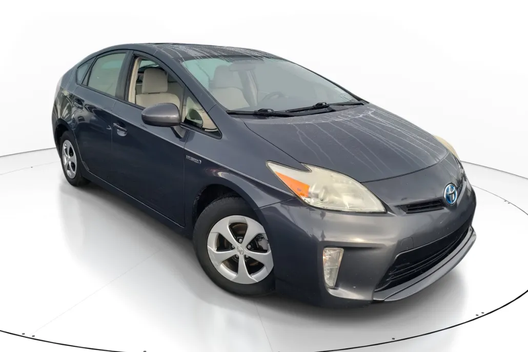 2015 Toyota Prius Four photo 1
