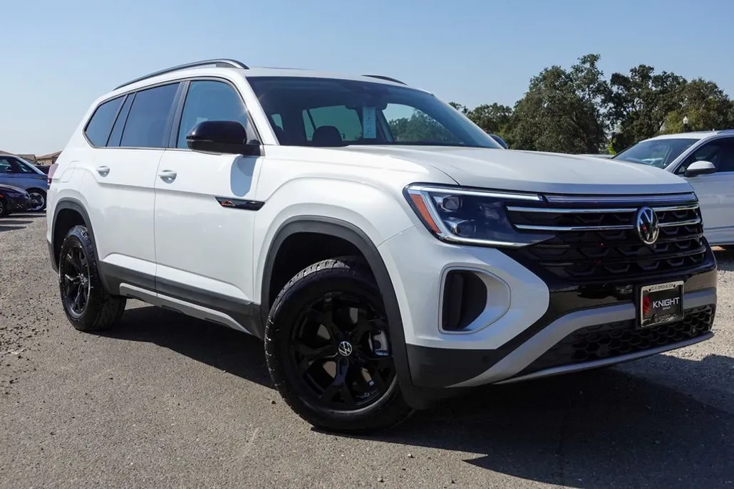 2026 Volkswagen Atlas Peak Edition SE photo 1