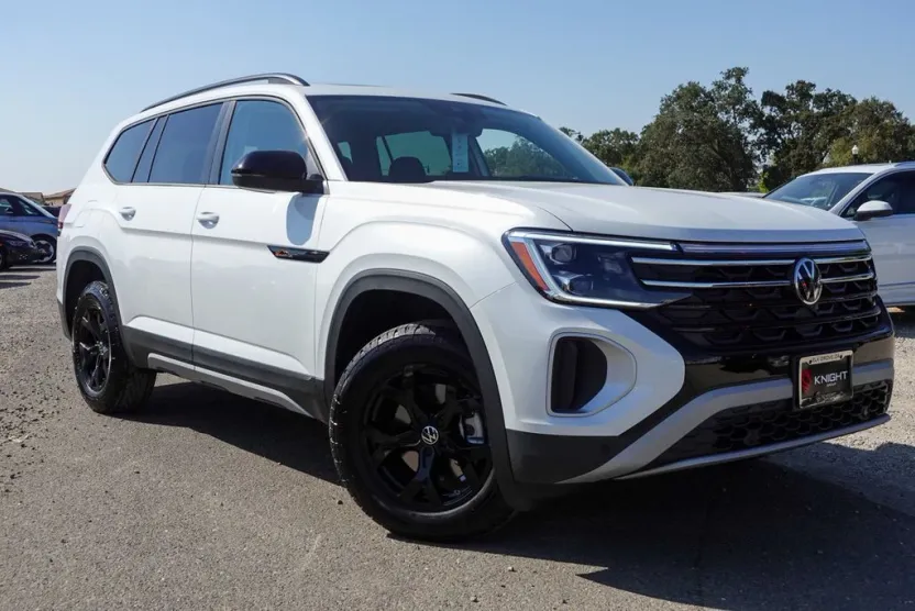 2026 Volkswagen Atlas Peak Edition SE photo 1