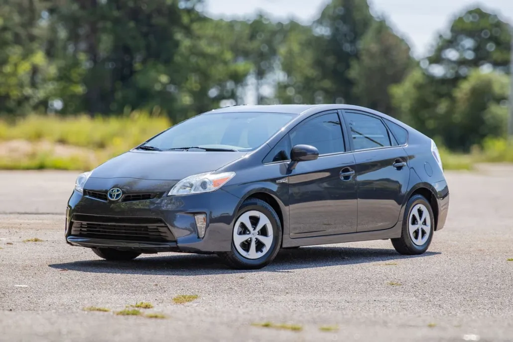 2015 Toyota Prius Two photo 1