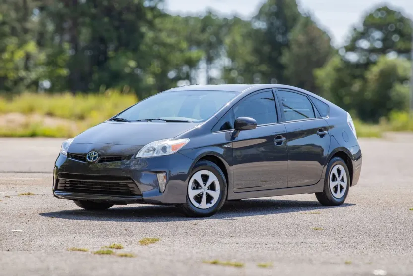 2015 Toyota Prius Two photo 1