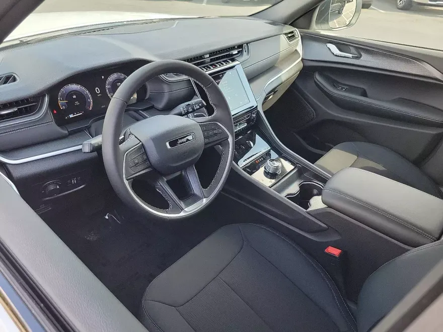 2025 Jeep Grand Cherokee Laredo X photo 1