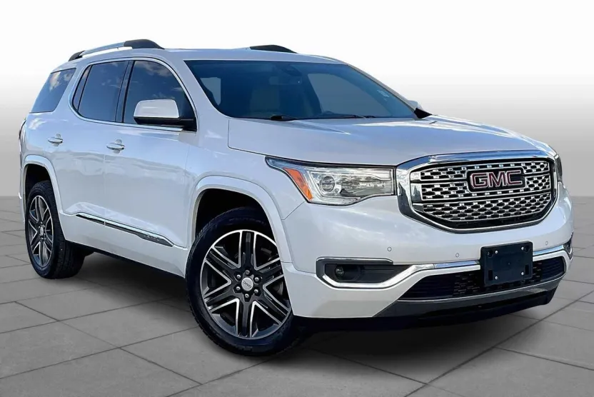 2017 Gmc Acadia Denali photo 1