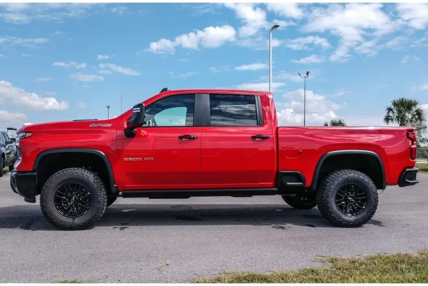 2025 Chevrolet Silverado 2500HD ZR2 photo 1