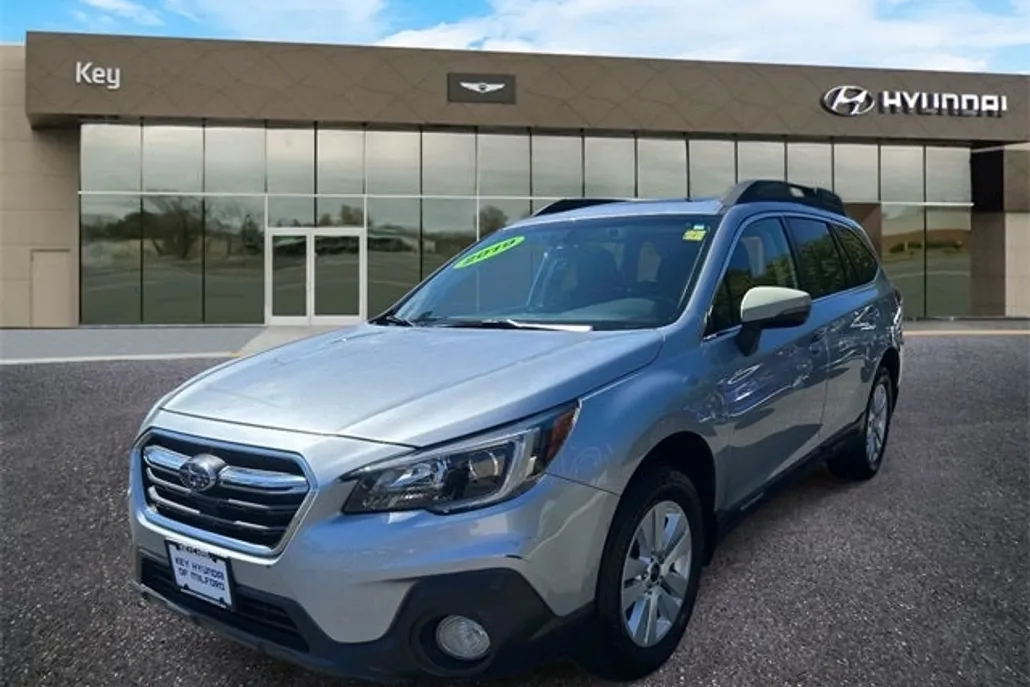 2019 Subaru Outback 2.5i Premium photo 1
