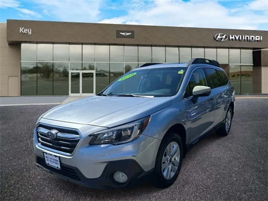 2019 Subaru Outback 2.5i Premium photo 1