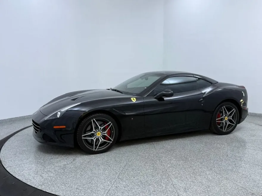 2017 Ferrari California T photo 2