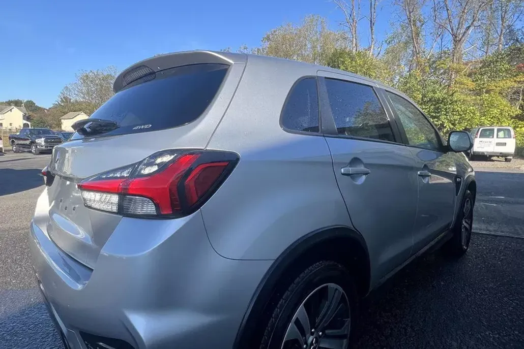 2024 Mitsubishi Outlander Sport ES LE SE photo 1