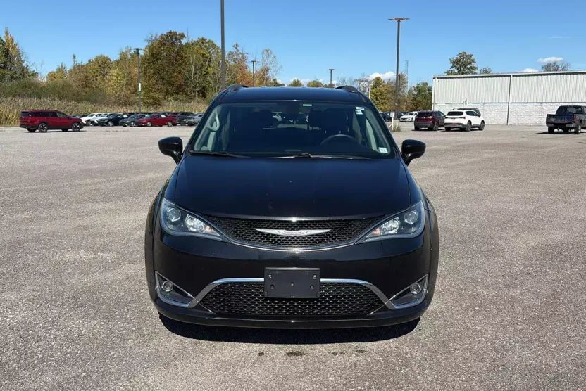 2018 Chrysler Pacifica Touring Plus photo 1