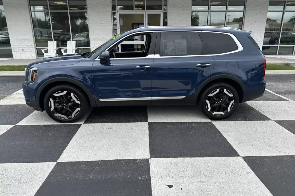 2023 Kia Telluride S photo 1