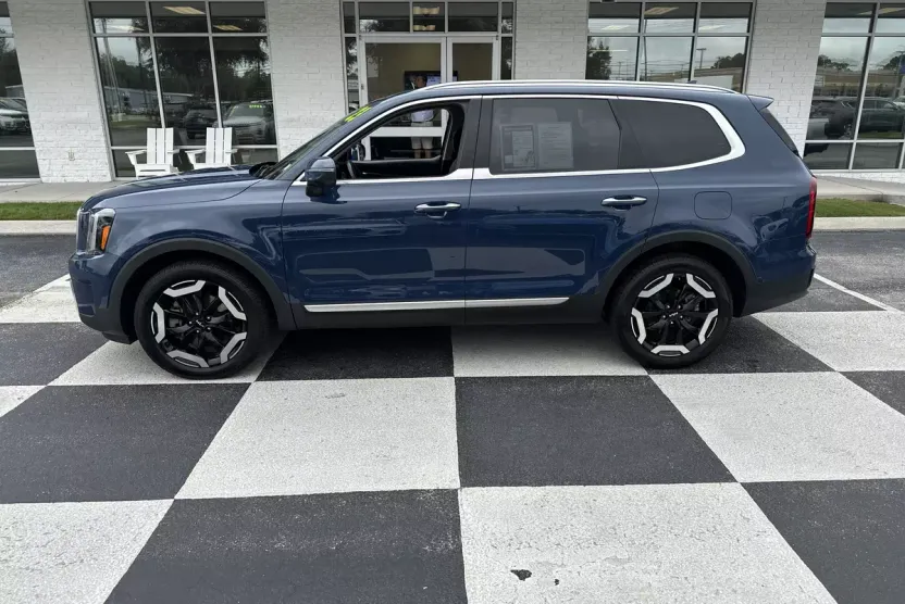 2023 Kia Telluride S photo 1