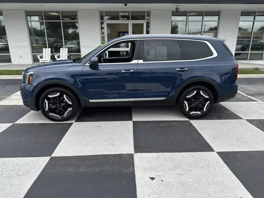 2023 Kia Telluride S photo 1