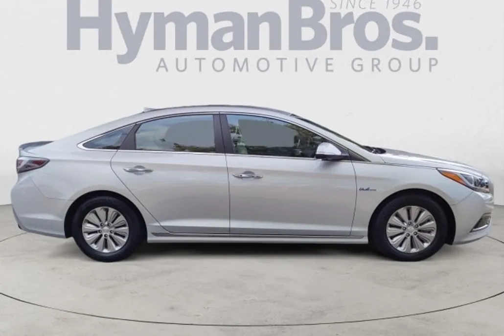 2016 Hyundai Sonata Hybrid SE photo 1