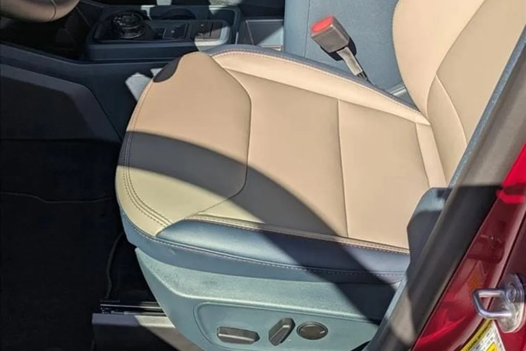 2025 Ford Maverick Lariat photo 1