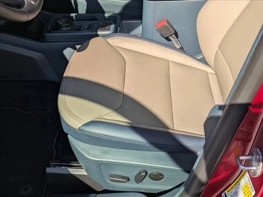 2025 Ford Maverick Lariat photo 1