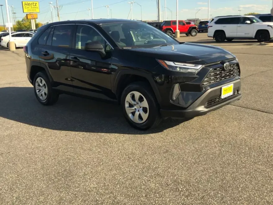 2024 Toyota RAV4 LE photo 1