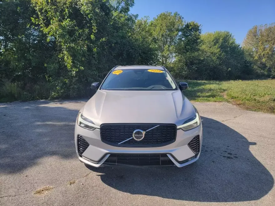 2025 Volvo XC60 B5 Plus photo 1