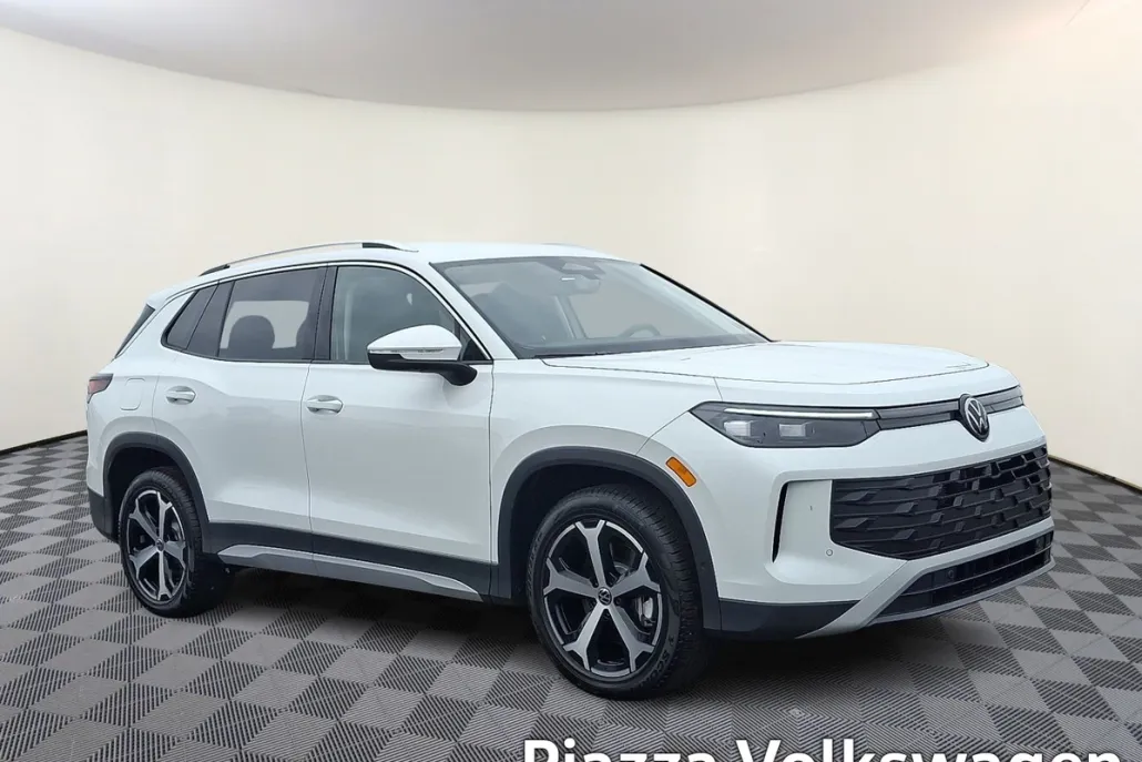 2025 Volkswagen Tiguan SE photo 1