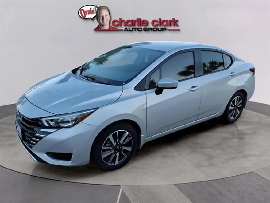 2025 Nissan Versa SV photo 1