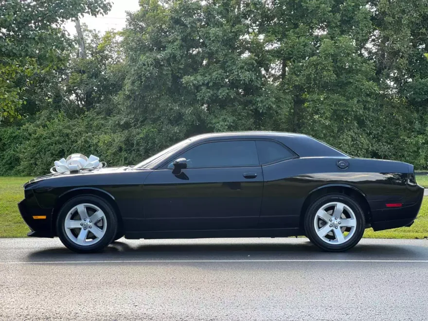 2012 Dodge Challenger SXT photo 1