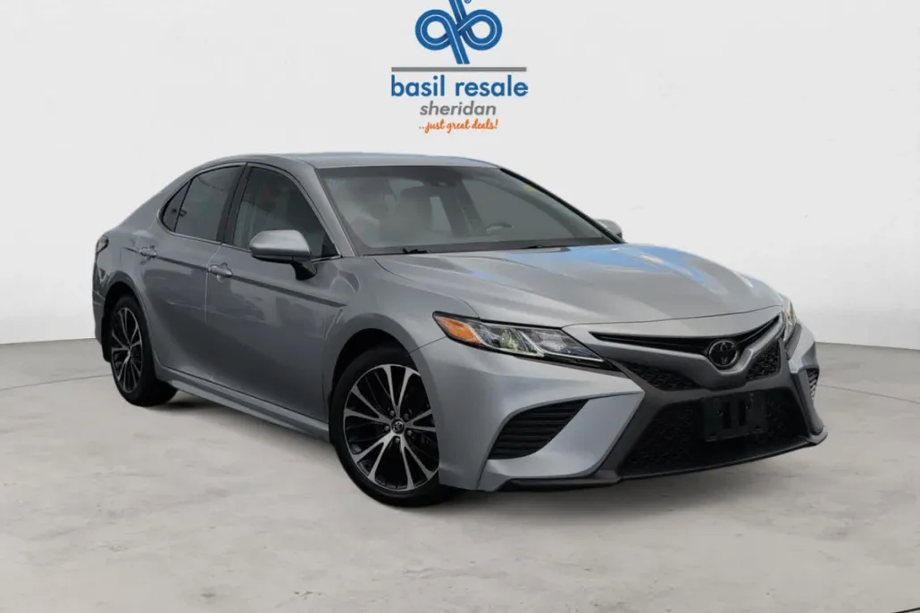 2018 Toyota Camry SE photo 1