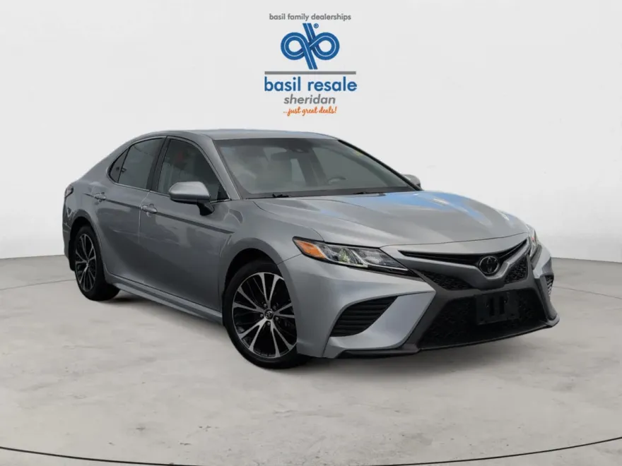 2018 Toyota Camry SE photo 1